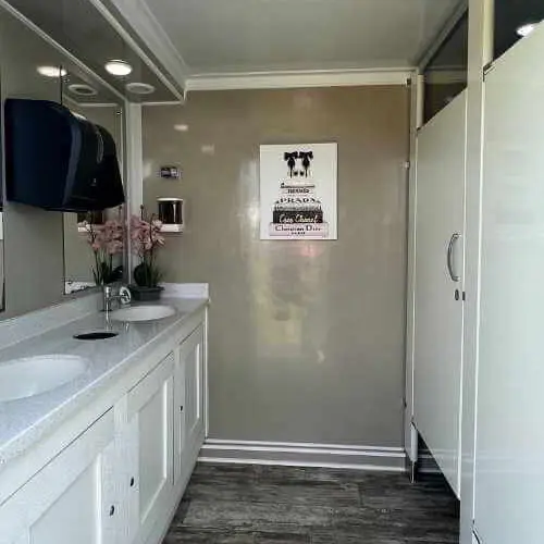 Opulence restroom trailer -  women room
